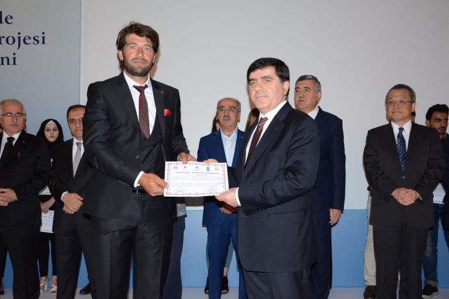 Mesleki Eğitimlerini Tamamlayan Türk ve Suriyeli Kursiyerlere Sertifikaları Verildi