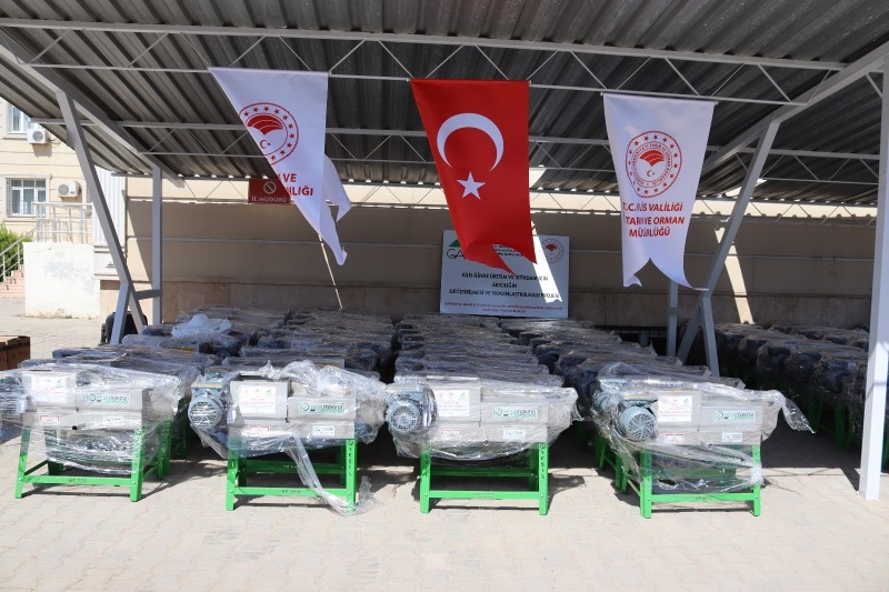 Kilis’te Bağcılık ve Arıcılık Üreticilerine Makine ve Ekipman Desteği Sağlandı