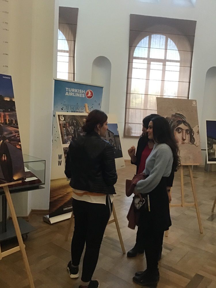 Dünden Bugüne Fotoğraflarla GAP Sergisi Tiflis’te Sanatseverlerle Buluştu