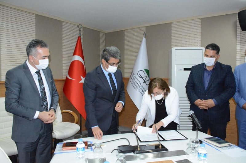 GAP İdaresi Başkanlığı ve Gaziantep Büyükşehir Belediye Başkanlığı Arasında İş Birliği Protokolleri İmzalandı