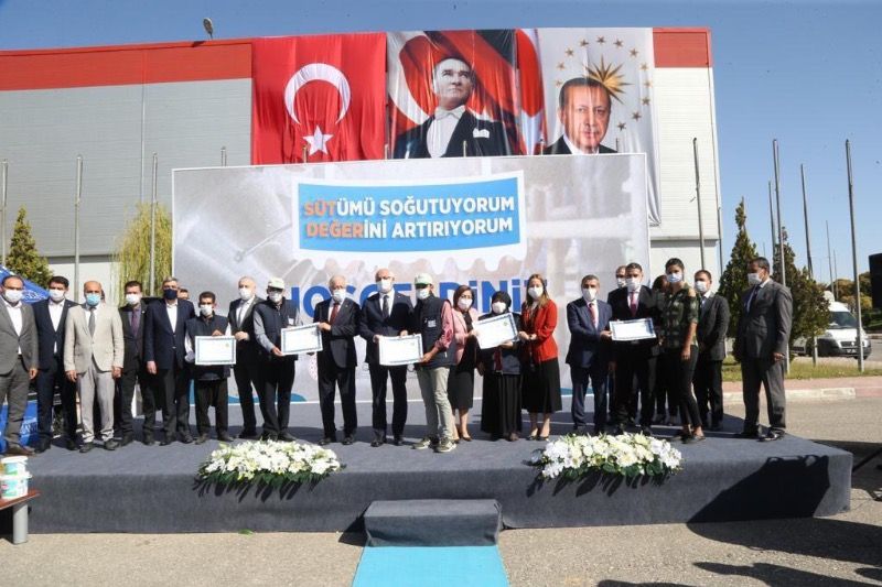 “Sütümü Soğutuyorum, Değerini Artırıyorum” Projesi Kapsamında, Üreticilere 300 Litrelik 30 Adet Süt Soğutma Tankı Dağıtıldı