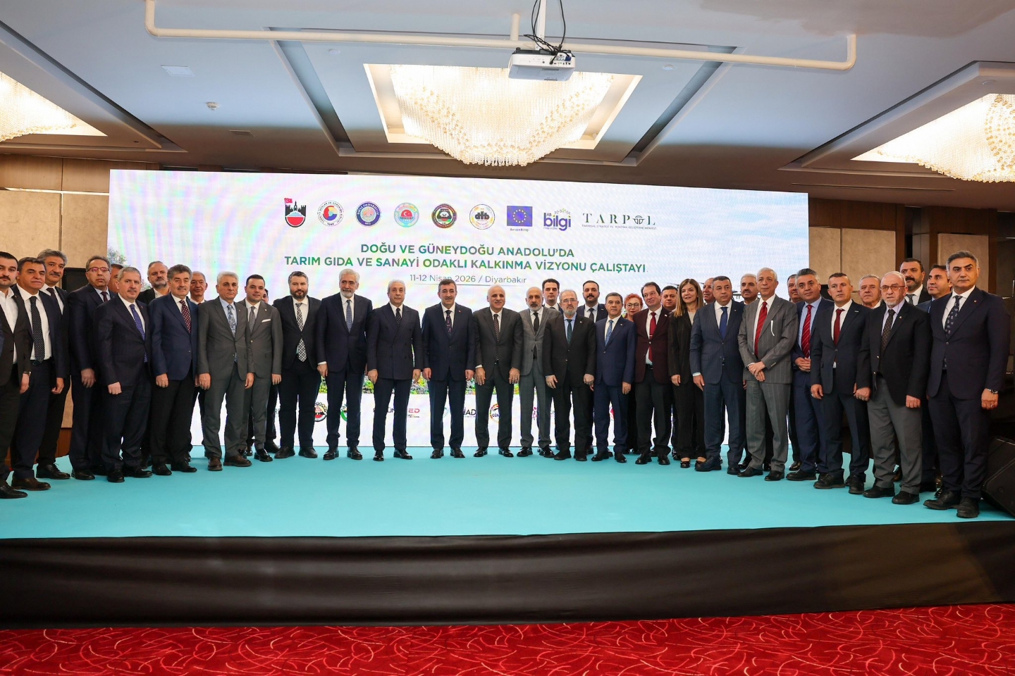 GAP İdaresi Başkanı Dr. Hasan Maral, Diyarbakır'da Düzenlenen Tarım ve Gıda Çalıştayı'nda GAP'ın Vizyonunu Aktardı