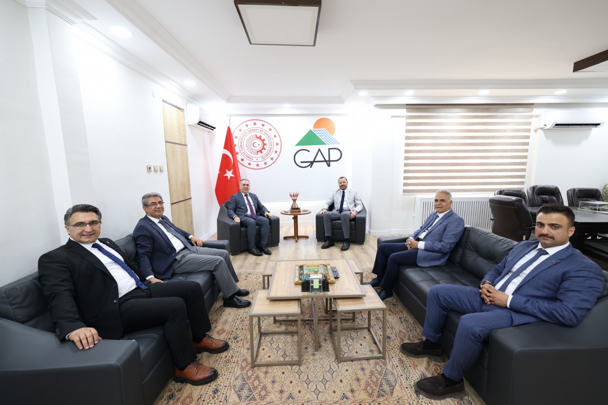 Sanayi ve Teknoloji Bakanlığı Yönetim Hizmetleri Genel Müdürü Sayın Erol ÖKTEN ve beraberindeki heyet, GAP Bölge Kalkınma İdaresi Başkanlığını Ziyaret Etti